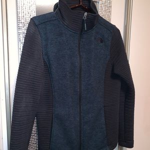 Women’s north face sweater